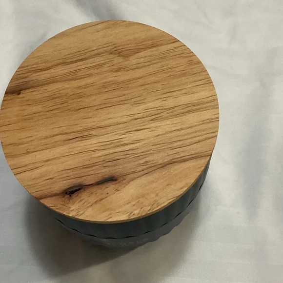 Chesapeake Bay Sea Minerals, Sheer Jasmine, and Rosewood Fig Candle Set - Picture 3 of 8